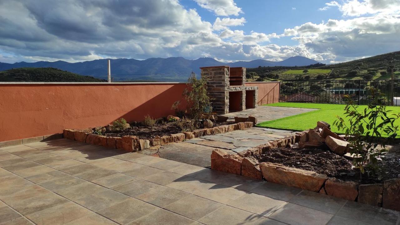 Casa Rural La Colmena Del Geoparque Navatrasierra Esterno foto