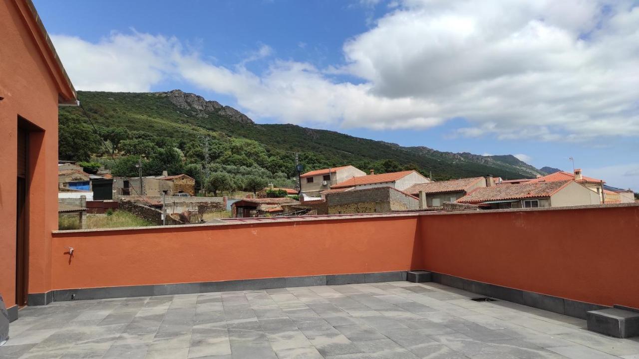 Casa Rural La Colmena Del Geoparque Navatrasierra Esterno foto