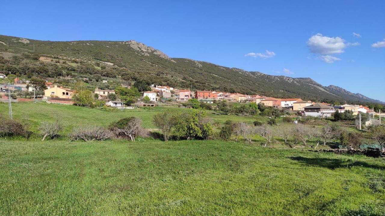 Casa Rural La Colmena Del Geoparque Navatrasierra Esterno foto