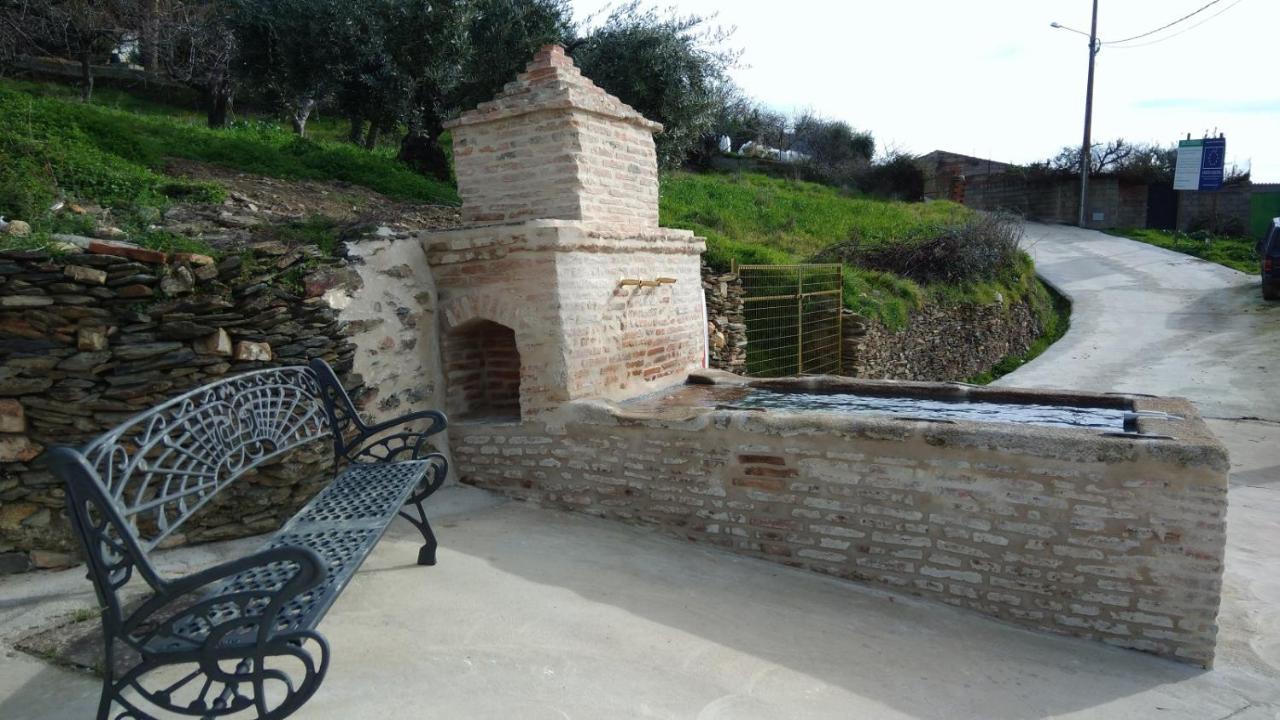 Casa Rural La Colmena Del Geoparque Navatrasierra Esterno foto