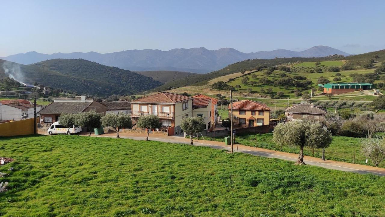 Casa Rural La Colmena Del Geoparque Navatrasierra Esterno foto
